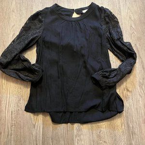 Laureibelle's! Classic Style Blouse! Size small! New with tags!!